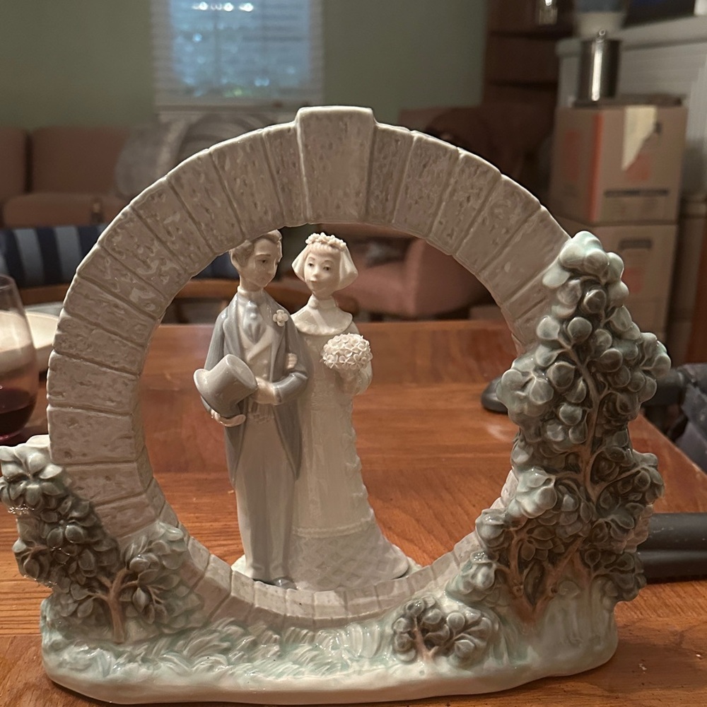 Lladro Elegant Wedding Couple Figurine under the arch  (2 separate pieces)